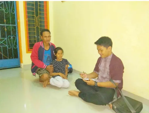 Foto 9. Wawancara kepada Orangtua dan Anak   di Kelurahan Hadimulyo Timur 