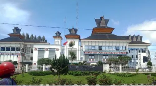 Gambar 1. Bangunan Kantor Bupati karo  (sumber foto : Alit Dinda Mustika, desember 2019) 