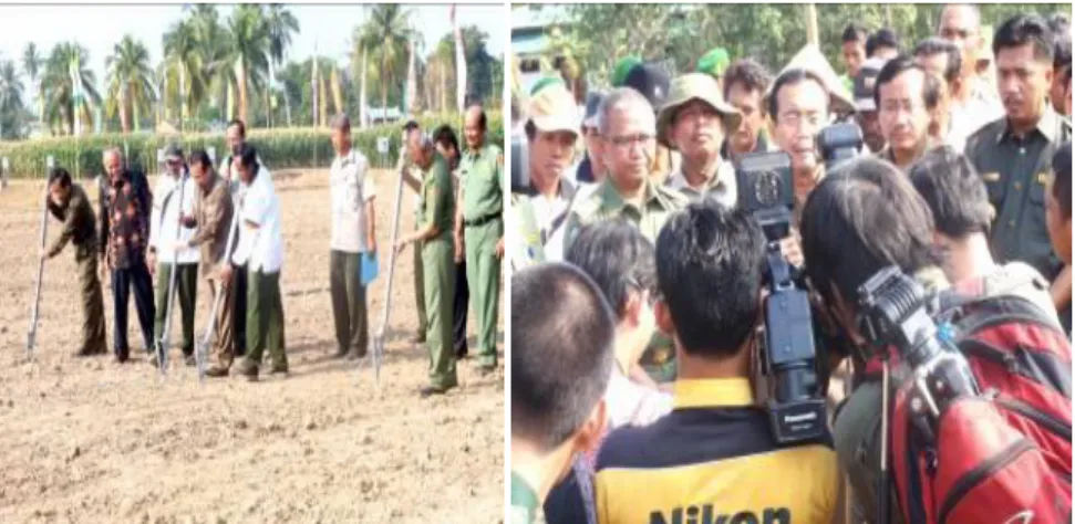 Gambar 24. Menteri Pertanian, Wakil Gubernur Sulawesi Selatan,  dan Kepala Badan Litbang Pertanian melakukan tanam  perdana jagung hibrida varietas Bima-14 dan Bima-15  dan wawancara pada acara Openhouse Balitsereal