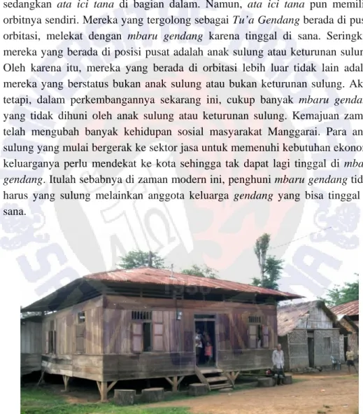 Gambar 20 Mbaru gendang di Jawang, kampung tetangga Mondo  (Sumber: H.A. Tjondro Sugianto 2010) 