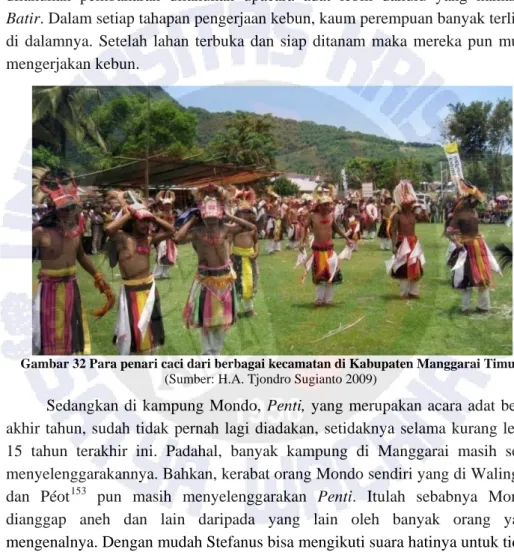 Gambar 32 Para penari caci dari berbagai kecamatan di Kabupaten Manggarai Timur  (Sumber: H.A