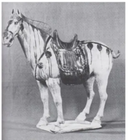 Gambar 2. Patung kuda berglasir masa Dynati  T‟ang (618-906) koleksi Museum Victoria and  Foto: Repro Prima Yustana dalam Dictionary of  Ceramics Thames &amp; Hudson, Ltd