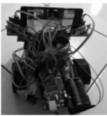 Gambar  2. Prototype mobile robot menggunakan  smartphone sebagai IP Cam 