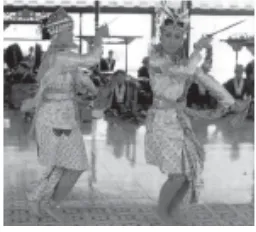 Gambar  1.10 Selain di Jawa dan Balikebudayaan lokal juga berkembang diseluruh wilayah Indonesia sepergi diBiak dan dayak