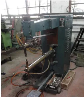 Gambar  10. Mesin spot Welding  (Laboratorium Teknik Mesin UMS Surakarta)  Spesifikasi mesin yang digunakan adalah sebagai berikut : 