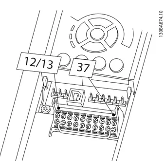 Ilustrasi 2.19 Jumper antara Terminal 12/13 (24 V) dan 37