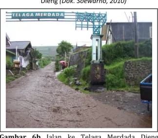 Gambar  6b  Jalan  ke  Telaga  Merdada  Dieng  menjadi alur sungai berlumpur saat  hujan (Dok