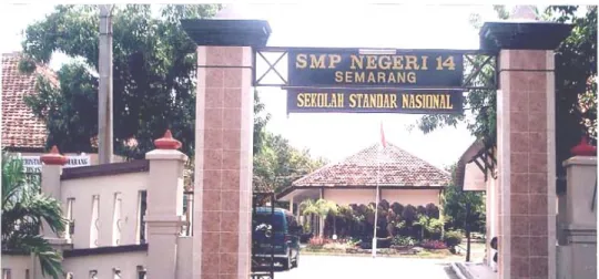 Gambar 1.  Gedung SMP Negeri 14 Semarang  Dok. Yusti (Maret 2007) 