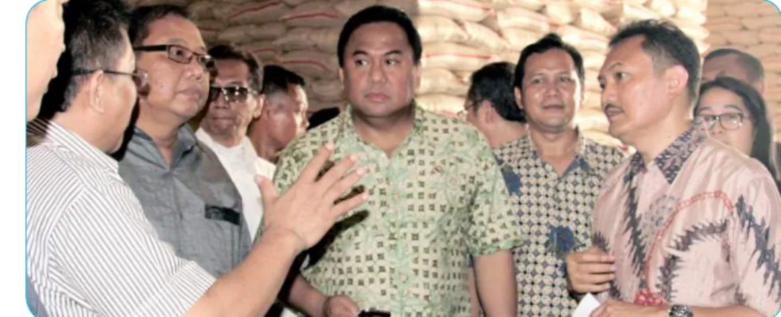 Foto :  Kepala Bappebti, Sutriono Edi mendampingi Mendag, Rachmat Gobel dan Menteri Koperasi, A.A Gede N
