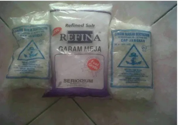 Gambar 5. Tes kualitas garam beriodium dengan cara iodine test