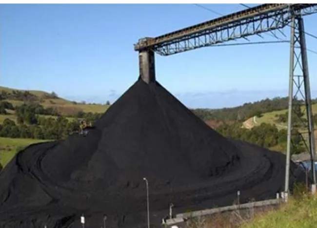 Gambar I.1.Stockpile batubara (Geodis-Ale, 2012) 