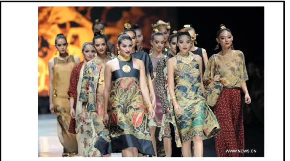 Gambar 1.2 Pertunjukkan Indonesia Fashion Week 2013  	
  