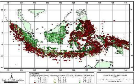 Gambar  1  Data  Episenter  Gempa  Utama  di  Indonesia  dan  Sekitarnya  untuk  Magnitudo  M    5,0  yang  Dikupulkan  dari  Berbagai  Sumber dalam Rentang Waktu Tahun 1900-2009 