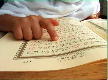 Gambar 1.1 Belajar membaca Al-Qur’an secara benar dan menetapkan hukum bacaanQalqalah dengan fasih.