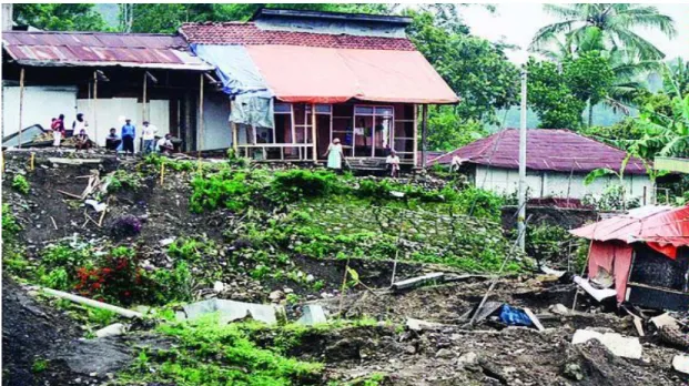Gambar II.1 Tanah Longsor