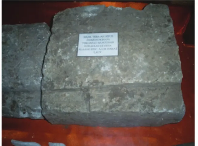 Gambar 2. Temuan batu kapur bertakik di  Desa Aimoli, dipamerkan di Museum Seribu Moko
