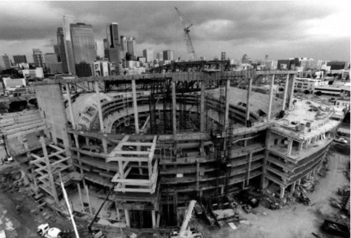 Gambar 4. Pembangunan Staples Center 