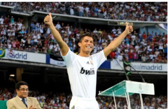 Gambar 4.5 Upacara penyambutan Cristiano Ronaldo di Santiago Bernabeu  Sumber : talksport.com 