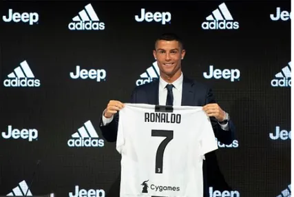 Gambar 4.7 Cristiano Ronaldo mengumumkan bergabung dengan Juventus  Sumber : soccerladuma.co.za 