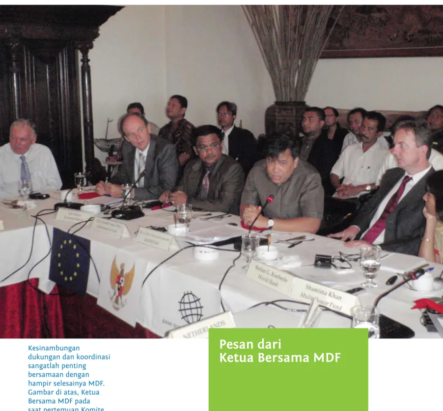Gambar di atas, Ketua  Bersama MDF pada  saat pertemuan Komite  Pengarah di bulan Maret  2011.