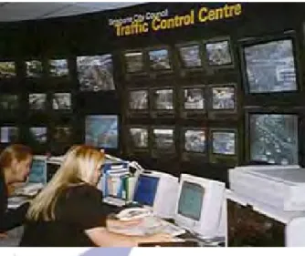 Gambar 21 Contoh Traffic Control Centre (Dia, 2000) Untuk  menyajikan  current  real-time data kepada  pengguna  jalan,  maka  fungsi  pemrosesan  data  tidak  hanya  menggunakan  data  eksisting,  tetapi  juga data historis