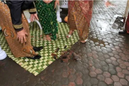 Gambar 3.14  Prosesi Pecah Kendi 