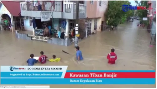 Gambar 2.  Kondisi Banjir di Kawasan Tiban (Sumber: Tribunnews.com ( ) 