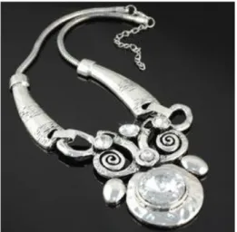 Gambar 2: Perhiasan imitasi berbahan dasar logam  Sumber: www.aliexpress.com 