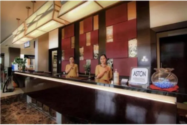 Gambar 3. Seragam batik dan salam khas Hotel Aston Imperium Hotel 