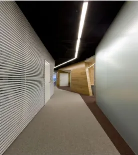 Gambar 12. Koridor pada kantor yang menghubungkan   ruang satu dengan yang lain 