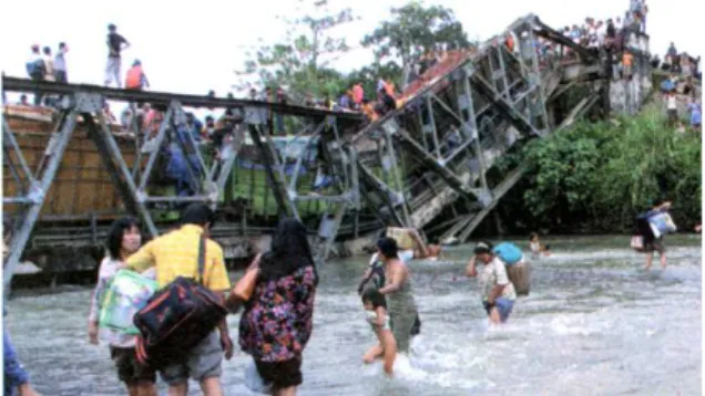 Gambar 1. Jembatan Rubuh di Lahat (Kompas 2005) 
