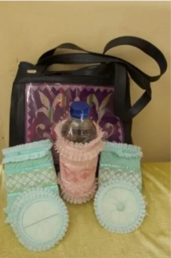 Gambar 5.11 Motif karawo pada tas  wanita, hiasan botol, hiasan gelas. 