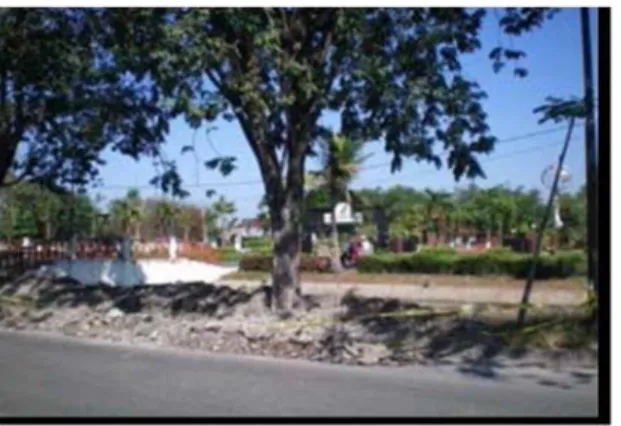 Gambar 1. Pembongkaran jalan di Jalan Arief Rachman Hakim, Surabaya 