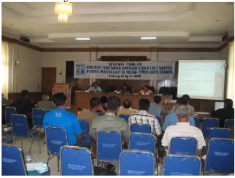Gambar 13. Kegiatan Diskusi Publik Rencana Penetapan KKLD Berbasis Adat di  Pesisir Timur Kota Sabang, April 2008 
