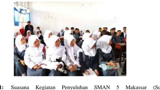 Gambar 1:  Suasana  Kegiatan  Penyuluhan  SMAN  5  Makassar  (Sumber: 