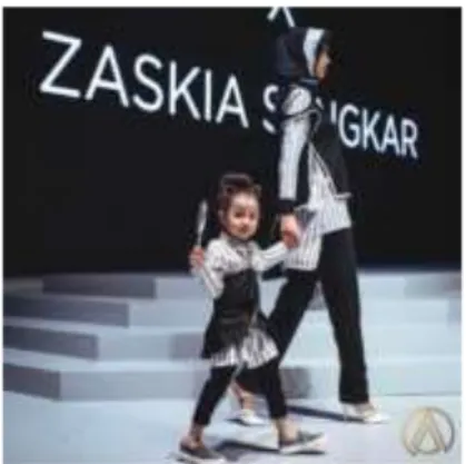 Gambar  3.2  Desain  Zaskia  Sungkar pada Indonesia Fashion  Week 2017 (2018) 