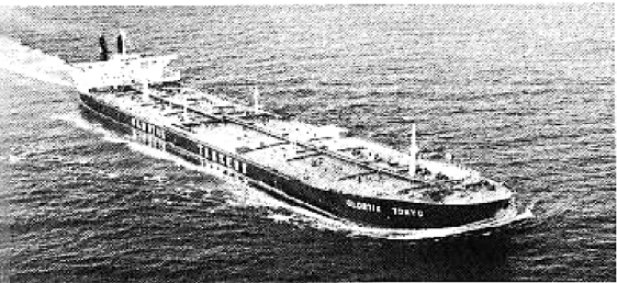Gambar 9: Kapal tangker yang mengangkut minyak mentah. 