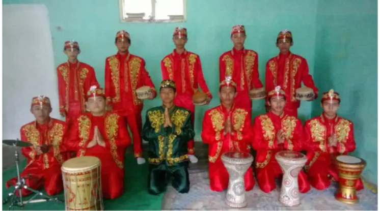 Gambar II.11 Pemain marawis 