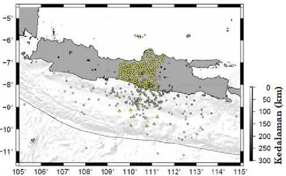 Gambar 4.1. Distribusi  episenter gempa  bumi (lingkaran)  hasil  rekaman dari pemasangan  seismograf  temporal  (segitiga  kuning)  MERAMEX 1994 yang digunakan pada penelitian ini.