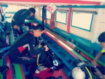 Gambar 3. Persiapan deploy ADCP di Selat Lembeh