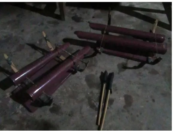 Gambar 12. Bentuk instrumen kenting dan alat pemukul  (Dokumentasi: Cahyadi, 2014) 