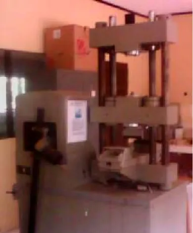Gambar  7. Alat UTM (Universal Testing Machine) 