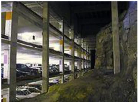 Gambar 1 Salah Satu Pemanfaatan Lahan Parkir Mobil  Bertingkat di Universitas Minnesota 