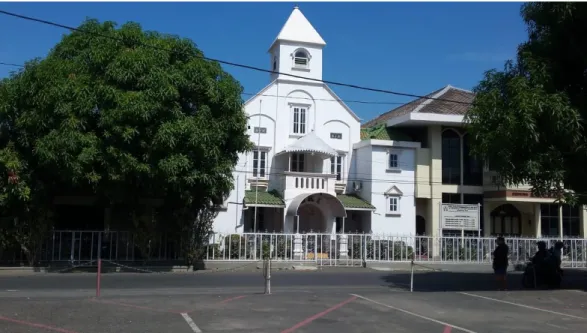 Foto Lampiran 5 : Tampak depan gedung kantor TU, GKI Indramayu, dan gedung  anugerah, Alberta, dokumentasi pribadi (diambil pada 12 April 2019) 