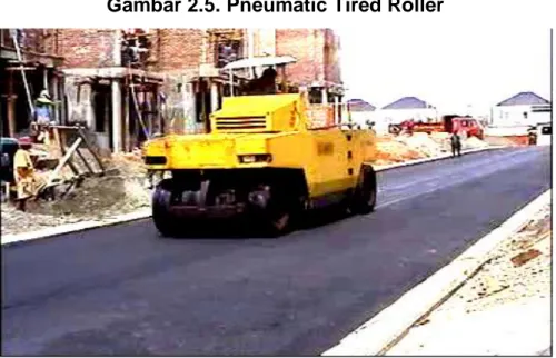 Gambar 2.5. Pneumatic Tired Roller 