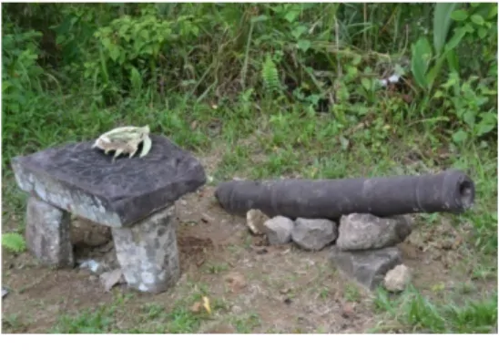 Gambar 11. Batu Meja yang berasosiasi  dengan Meriam di Situs Bukit Wawani. 