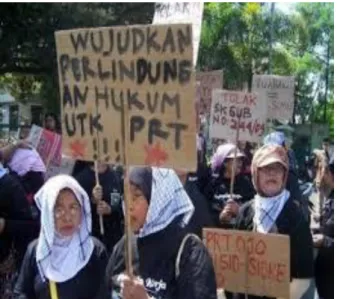 Gambar 4. Aksi Demo Perlindungan   Hukum bagi Pembantu Rumah Tangga 