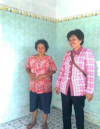 Foto Ibu Riani dan Ibu Suri penjaga Sanimas Balongsari 