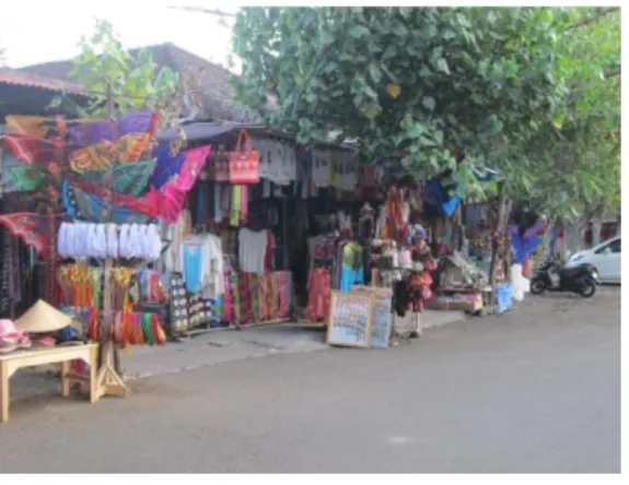 Gambar 2.7: Art Market Kawasan Pura Tirta Empul  Sumber : Dokumentasi Pribadi, 22 Oktober 2015 
