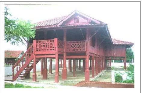 Gambar 4 Jenis Rumah Betawi, (a) Rumah  Bapang/Kabaya, (b) Rumah    
